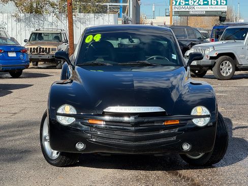 Used 2004 Chevrolet SSR w/ Preferred Equipment Group image 2