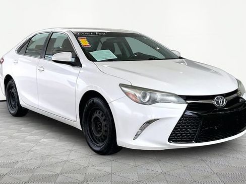 Used 2016 Toyota Camry SE FWD image 1