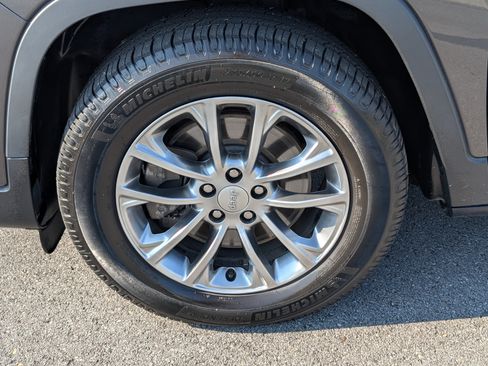 Used 2021 Jeep Cherokee Latitude Lux w/ Sun & Sound Group FWD image 27