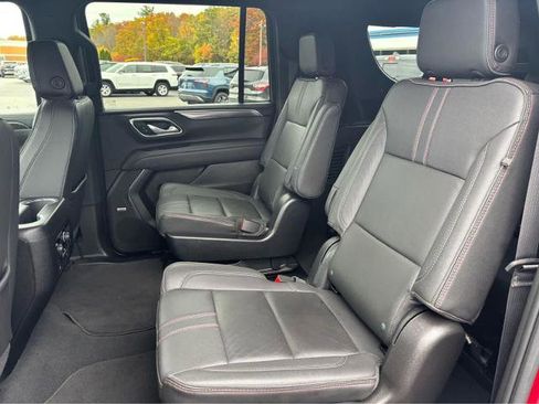 Used 2023 Chevrolet Suburban RST w/ Luxury Package AWD/4WD image 34