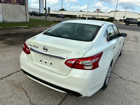 Used 2016 Nissan Altima 2.5 S w/ Power Driver Seat Package FWD image 4