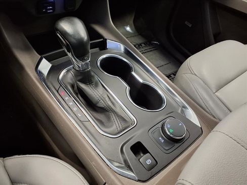 Used 2021 Chevrolet Traverse LT w/ LT Premium Package image 23