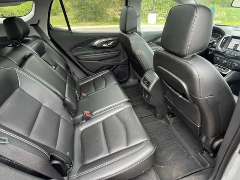 Used 2022 GMC Terrain SLT w/ Infotainment Package II AWD/4WD image 11