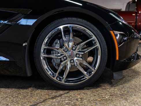 Used 2019 Chevrolet Corvette Stingray Coupe w/ 1LT RWD image 16
