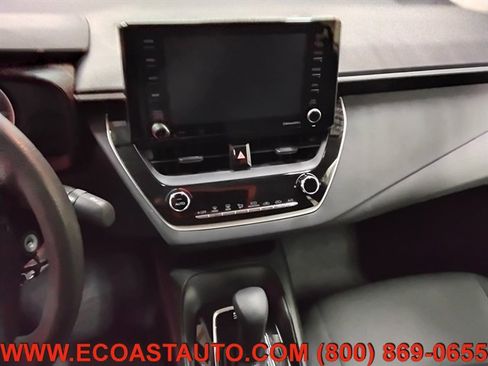 Used 2022 Toyota Corolla LE image 11