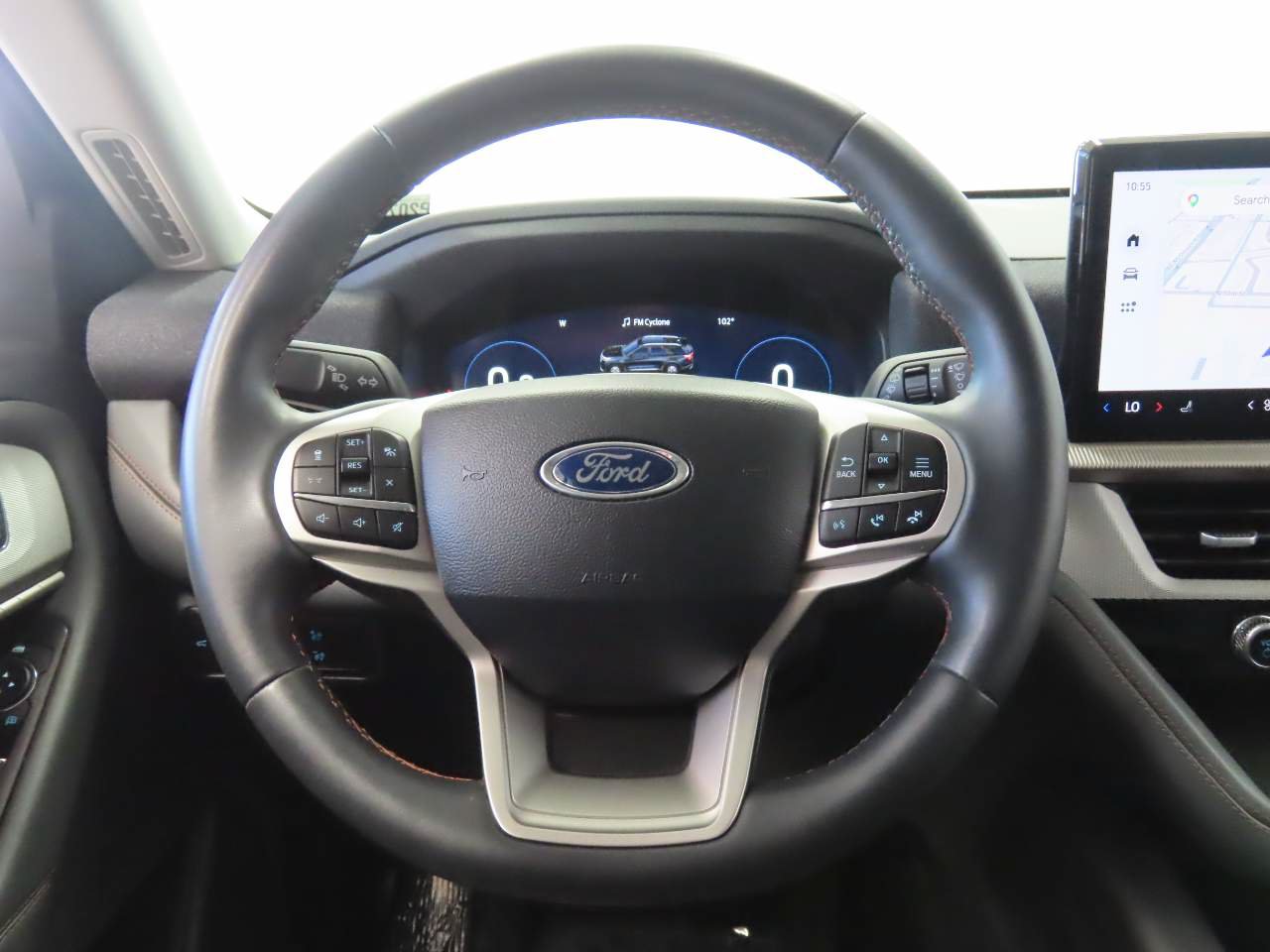 Used 2025 Ford Explorer Active RWD image 10