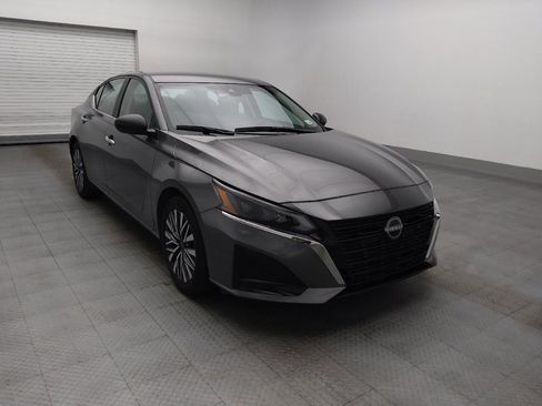 Used 2025 Nissan Altima 2.5 SV FWD image 13