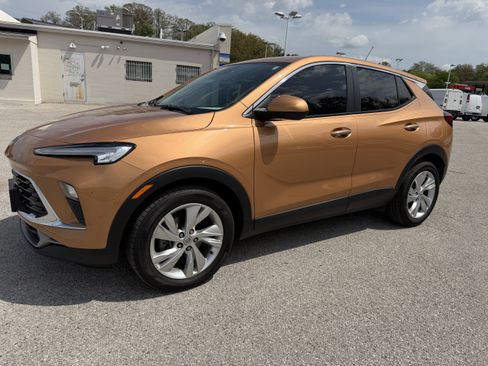 Used 2024 Buick Encore GX Preferred w/ Comfort Package image 3