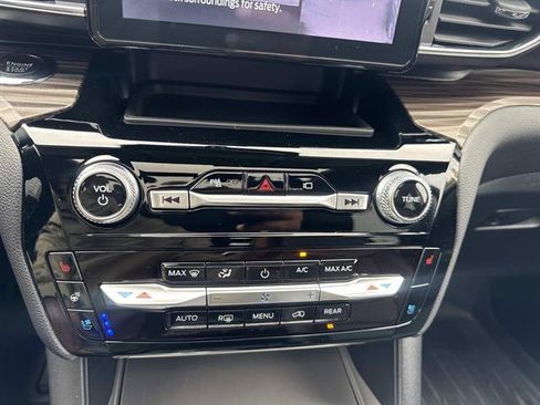 Used 2022 Ford Explorer Limited w/ Equipment Group 301A image 16