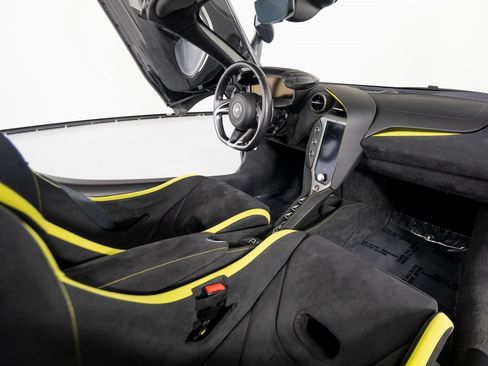 Used 2024 McLaren 750S Spider image 28