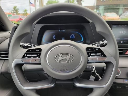 Used 2026 Hyundai Elantra SE FWD image 11