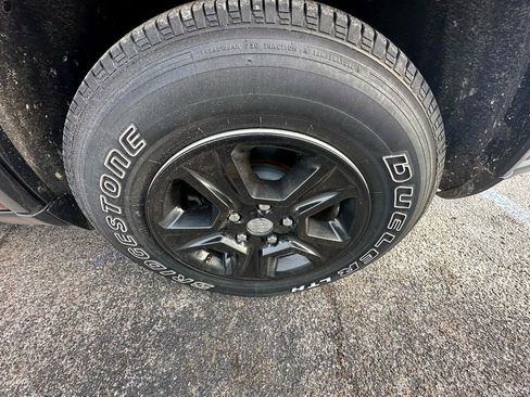 Used 2017 Jeep Grand Cherokee Laredo w/ Quick Order Package 2BE image 8