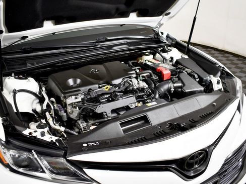 Used 2018 Toyota Camry LE image 43