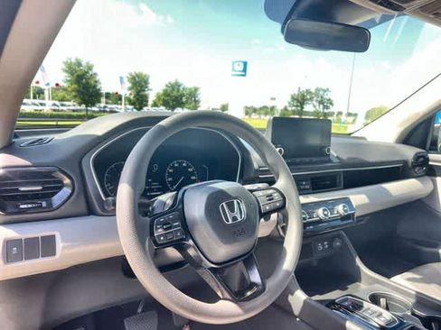 Used 2023 Honda Pilot LX image 15