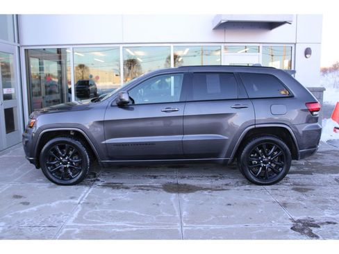 Used 2021 Jeep Grand Cherokee Laredo X image 5