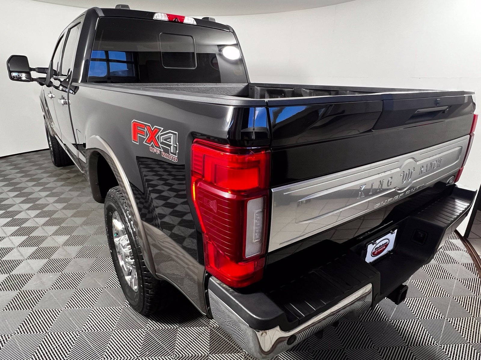 Used 2022 Ford F250 King Ranch w/ King Ranch Ultimate Package AWD/4WD image 7
