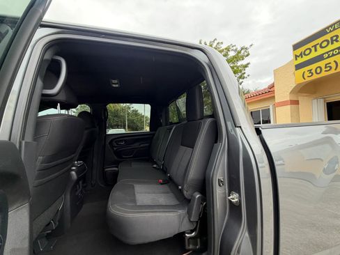 Used 2018 Nissan Titan SV w/ SV Convenience Package AWD/4WD image 15