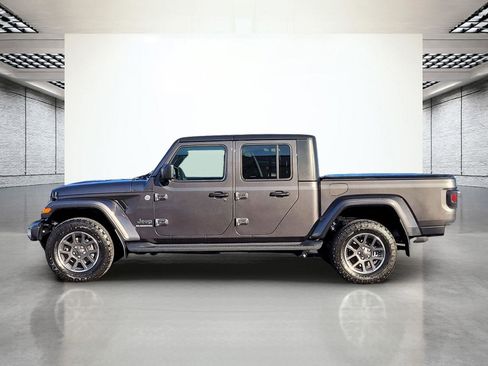 Used 2020 Jeep Gladiator Overland w/ Trailer Tow Package image 10