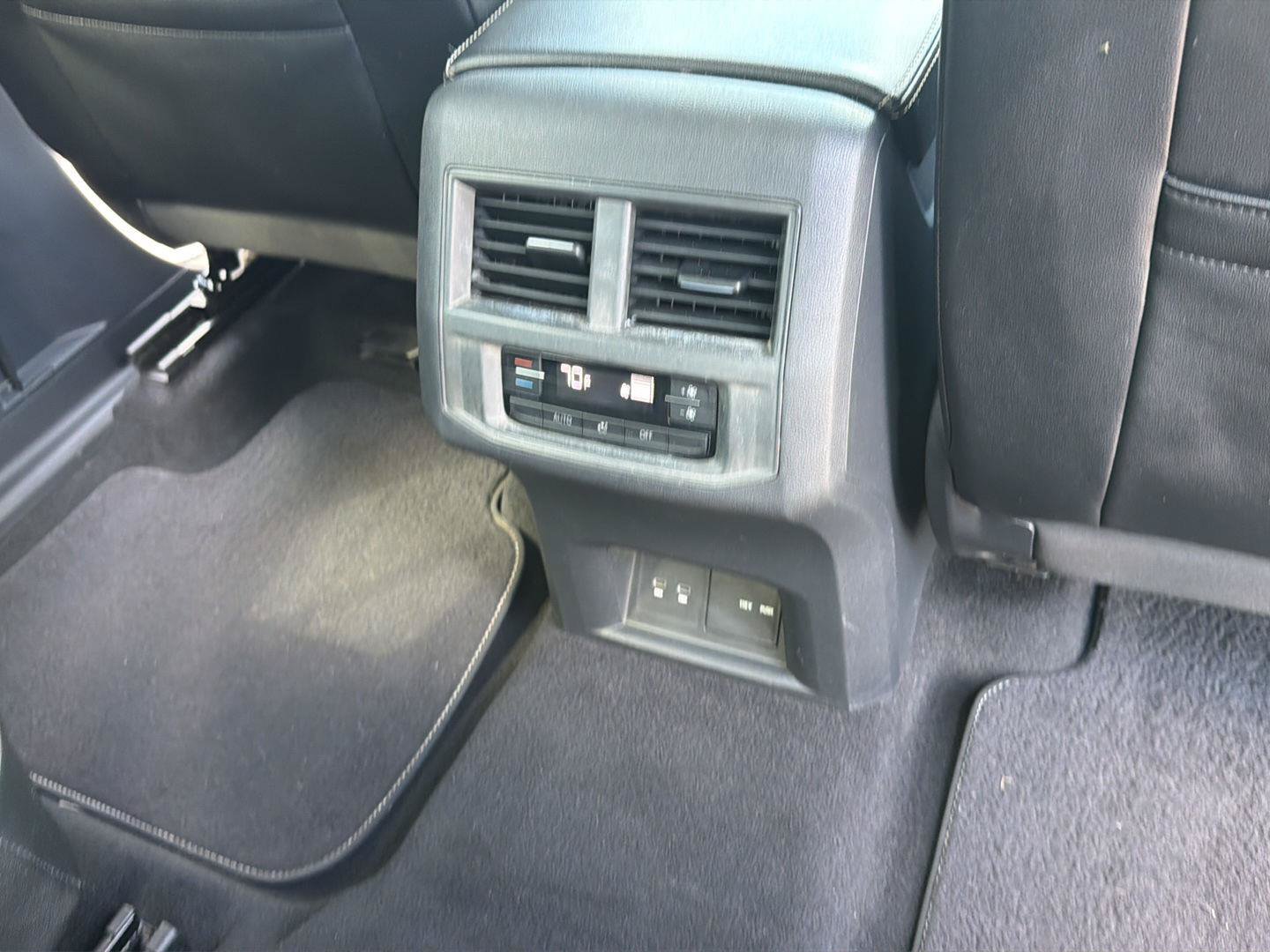 Used 2022 Volkswagen Atlas SE w/ Panoramic Sunroof Package FWD image 18