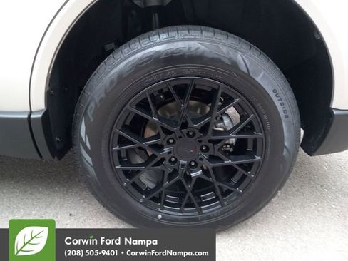 Used 2022 Toyota Venza LE image 31