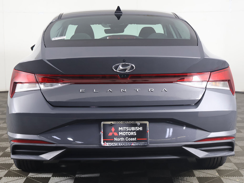 Used 2023 Hyundai Elantra SEL w/ Winter Weather Package FWD image 12