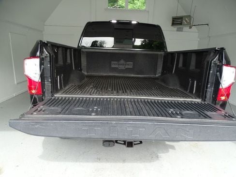 Used 2017 Nissan Titan SV AWD/4WD image 17