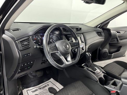 Used 2019 Nissan Rogue SV w/ Premium Package FWD image 16