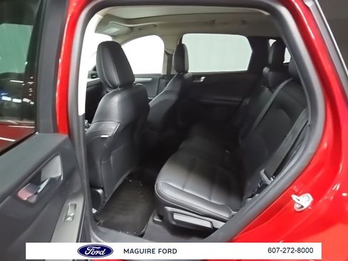 Used 2020 Ford Escape SE Sport image 31