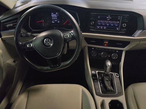 Used 2019 Volkswagen Jetta SE w/ Cold Weather Package FWD image 22