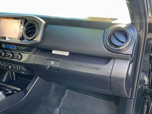 Used 2021 Toyota Tacoma TRD Sport w/ Technology Package image 16