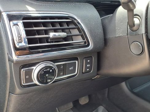 Used 2021 Lincoln Navigator Reserve w/ Luxury Package RWD image 13