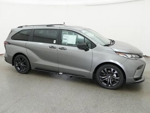 New 2026 Toyota Sienna XSE image 12