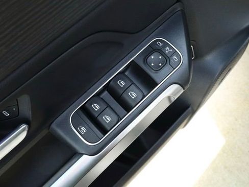 New 2026 Mercedes-Benz GLB 250 4MATIC image 33