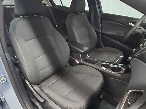 Used 2018 Chevrolet Cruze LT w/ Convenience Package image 14