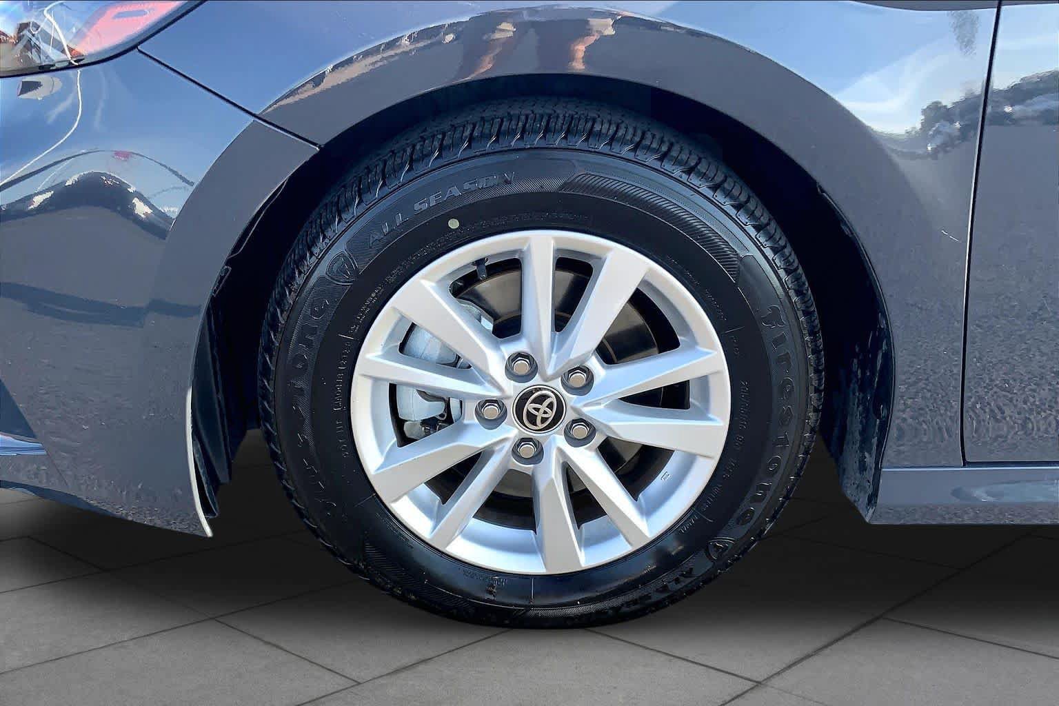 Used 2025 Toyota Camry LE FWD image 11