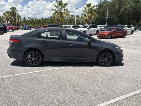 Used 2023 Toyota Corolla SE FWD image 3