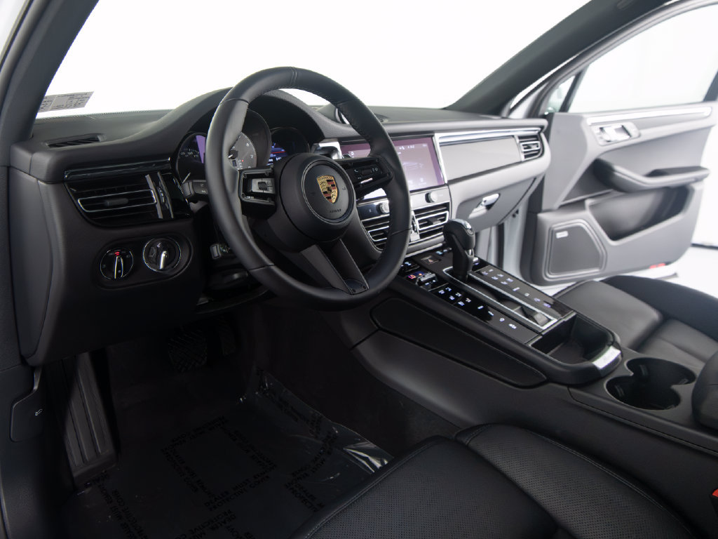 Certified 2026 Porsche Macan S AWD/4WD image 4