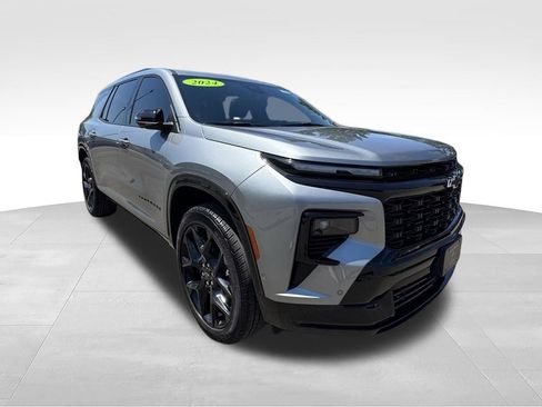 Used 2024 Chevrolet Traverse RS w/ LPO, Floor Liner Package AWD/4WD image 6