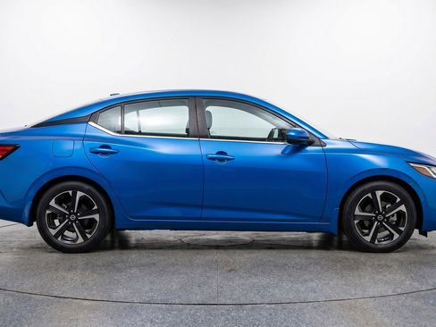 Used 2025 Nissan Sentra SV FWD image 11