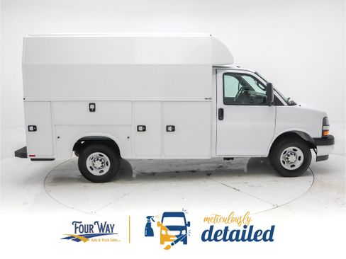 Used 2024 Chevrolet Express 3500 w/ Power Convenience Package image 2