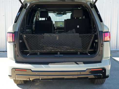 Used 2024 Toyota Sequoia Platinum image 10