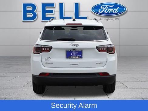 Used 2022 Jeep Compass Latitude w/ Sun and Sound Group AWD/4WD image 5
