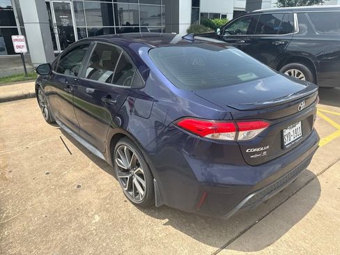 Used 2020 Toyota Corolla SE w/ SE Premium Package FWD image 2
