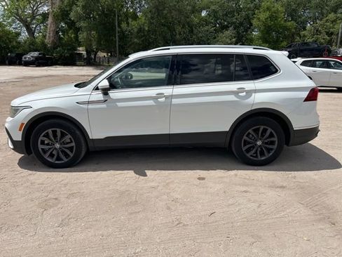 Used 2022 Volkswagen Tiguan SE image 16