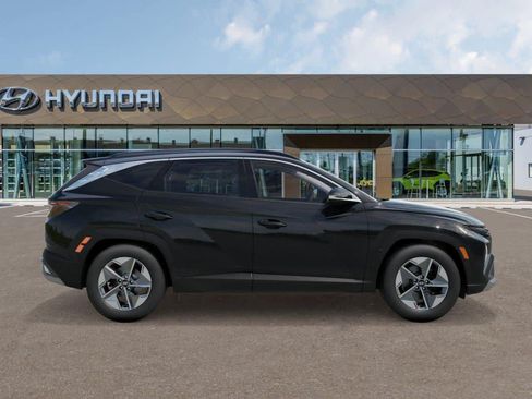Used 2025 Hyundai Tucson SEL FWD image 13