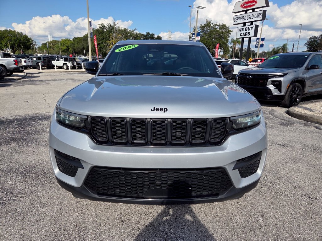Used 2025 Jeep Grand Cherokee Altitude AWD/4WD image 21