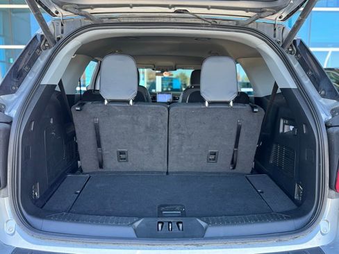 Used 2022 Ford Explorer XLT w/ Equipment Group 202A image 27