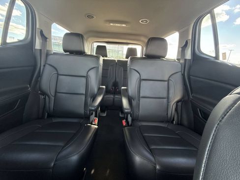 Used 2023 GMC Acadia SLT FWD image 21