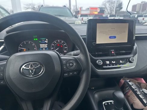 Used 2024 Toyota Corolla LE w/ LE Convenience Package image 4