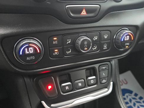 Used 2019 GMC Terrain SLE w/ Driver Convenience Package image 19